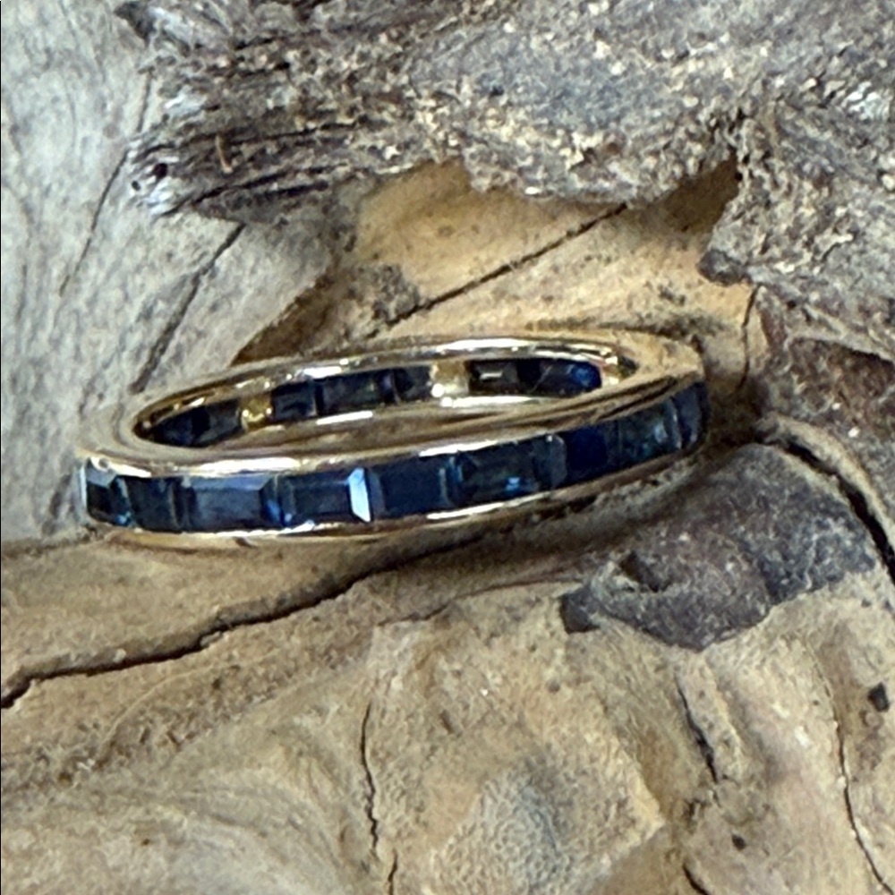 Circle of sapphire unisex eternity ring. New in box.